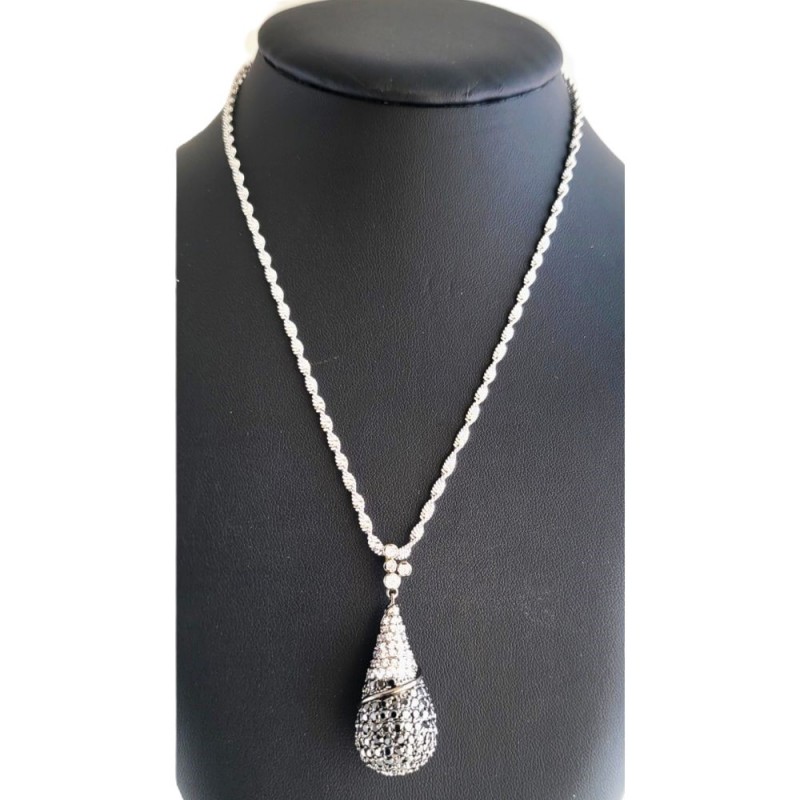 Collier avec pendentif en forme de goutte avec strass