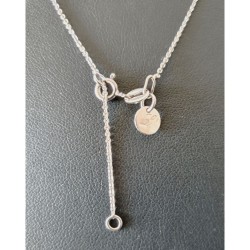 Collier en argent AG925 avec petit pendentif carré micro pyramides