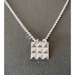 Collier en argent AG925 avec petit pendentif carré micro pyramides