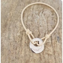 Bracelet cordon élastique avec médaille gravée "Amour"