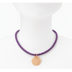 Collier ras-du-cou cordon en cuir tressé et pendentif rosace