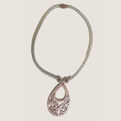 Collier ras-du-cou cordon en cuir tressé argenté et pendentif goutte