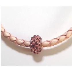Collier cordon en cuir tressé rose poudré et perle strass