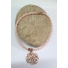 Collier cuir tressé rose – Pendentif Fleur filigranée