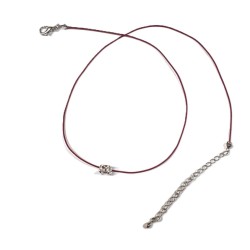 Collier ras-du-cou cordon rouge avec pendentif solitaire
