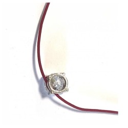 Collier ras-du-cou cordon rouge avec pendentif solitaire