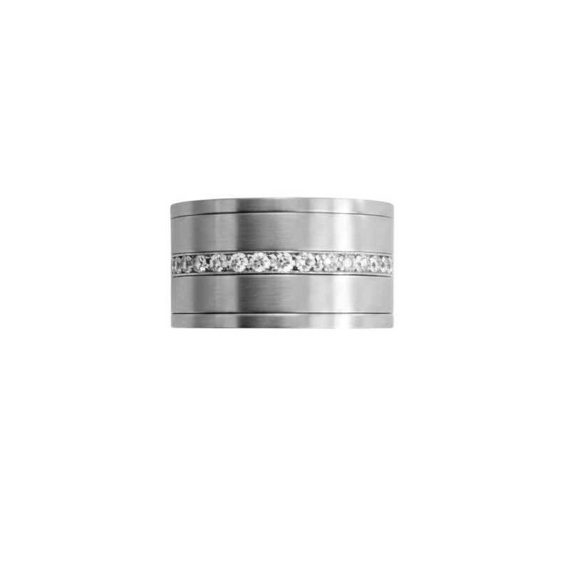 Bague large en acier inoxydable et pierres en zirconium.