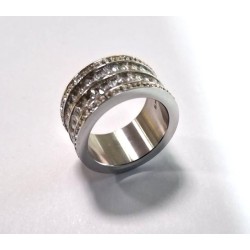 Bague large alliance en acier inoxydable lisse et pierres en zirconium.